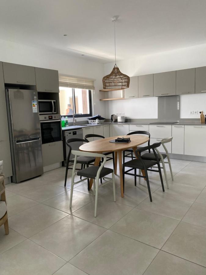 Eastern Blue Beachfront Luxury Apartment Poste Lafayette Екстериор снимка